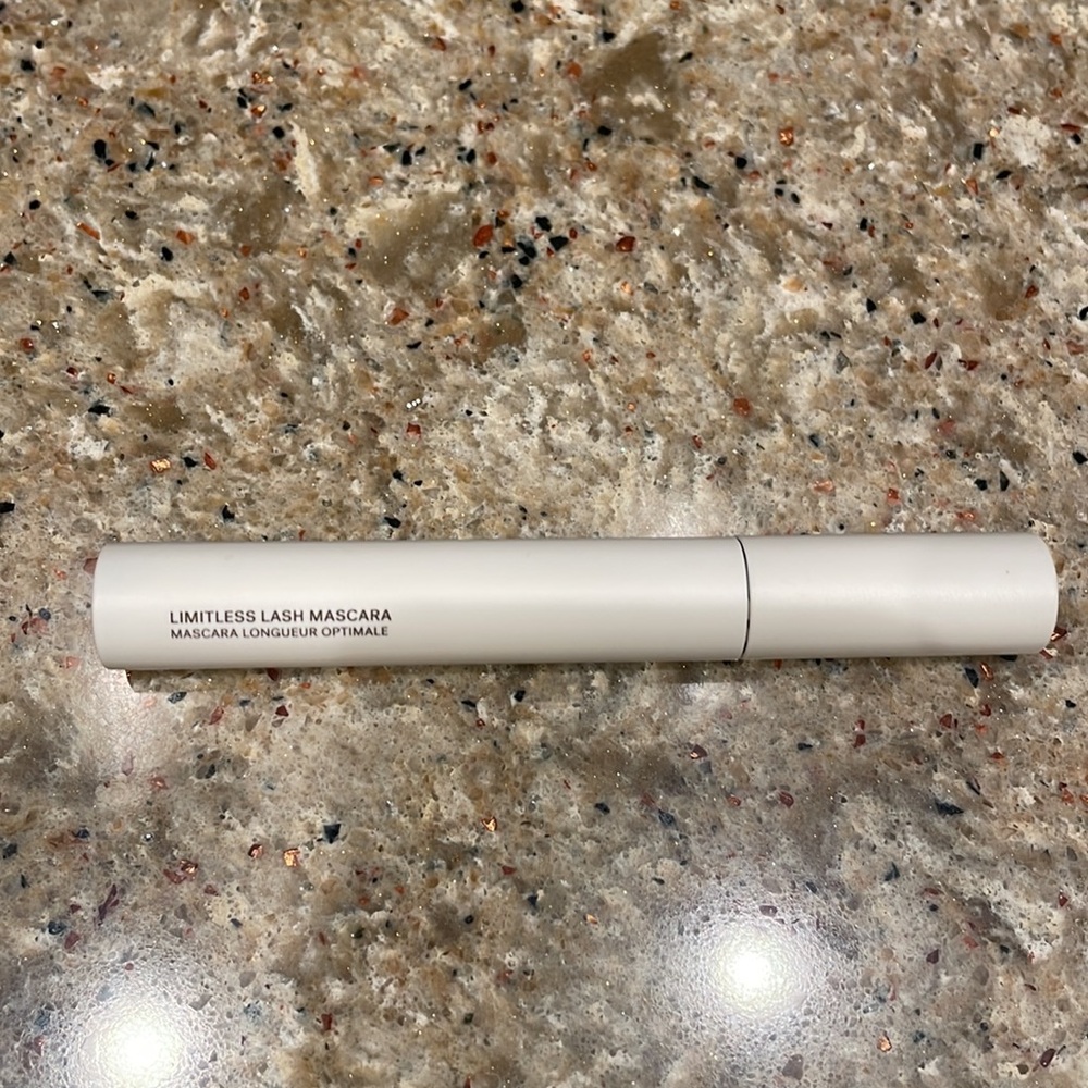 NEW Ilia Limitless Lash Lengthening Clean Mascara - Picture 6 of 6